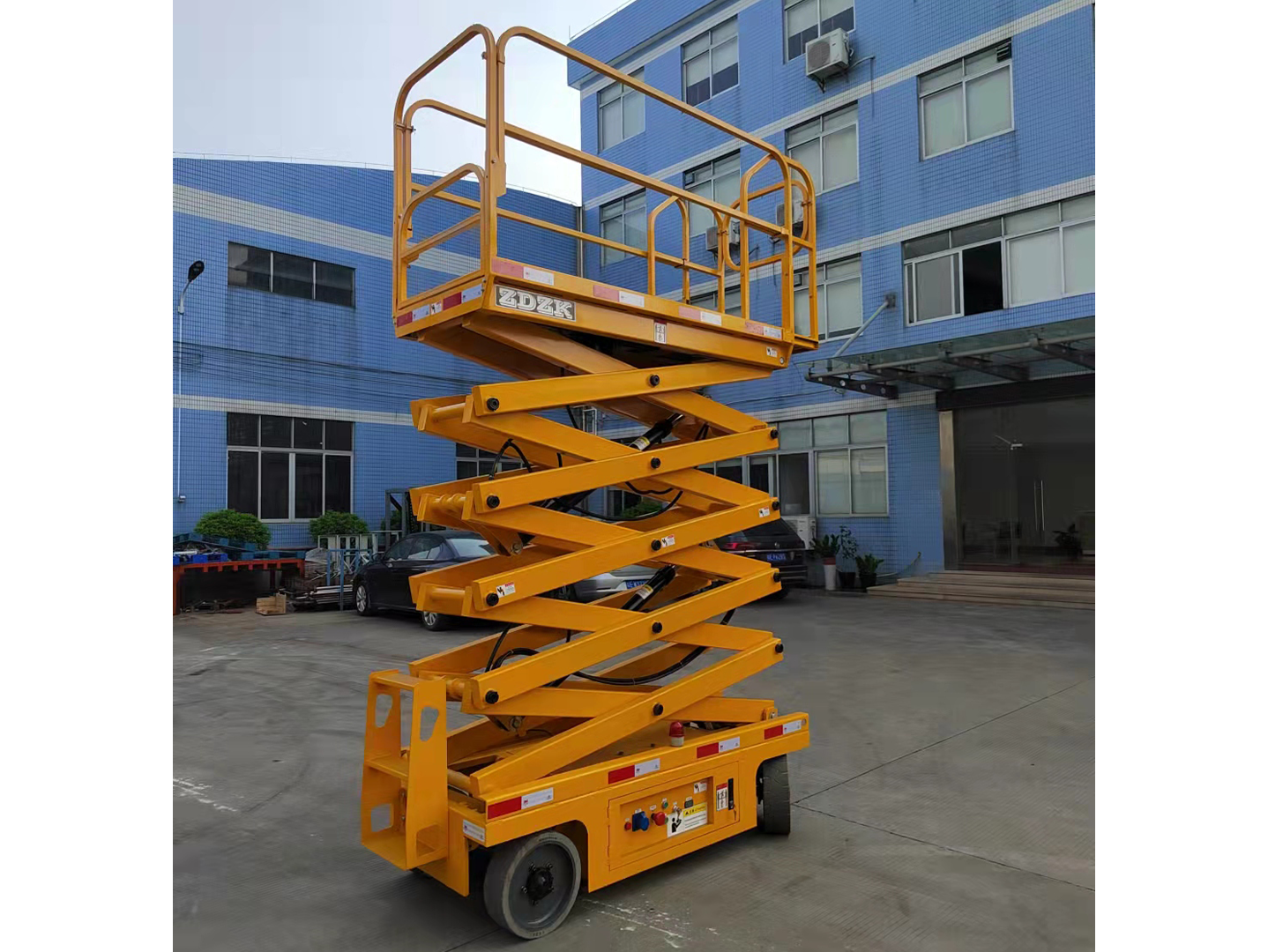 0.24t electric mobile lifting platform case